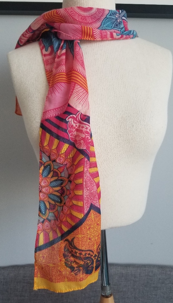 Colorful short scarf